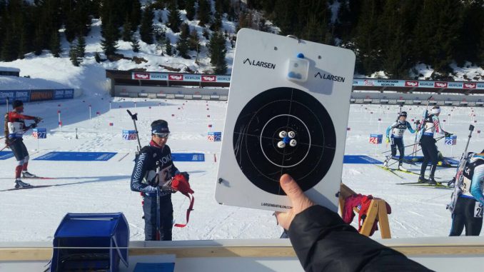 Andrejs Rastorgujevs piešaudē pirms starta jauktajās stafetē